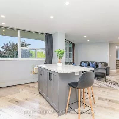 530, Lolita, Mississauga Valleys, Mississauga