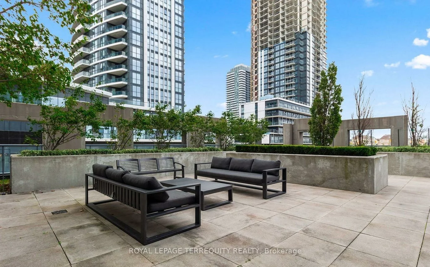 5033, Four Springs, Hurontario, Mississauga