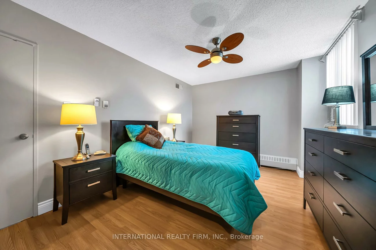 1615, Bloor, Applewood, Mississauga