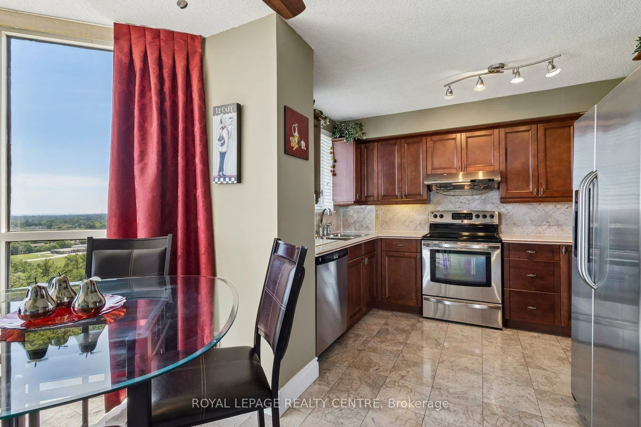 880, Dundas, Erindale, Mississauga