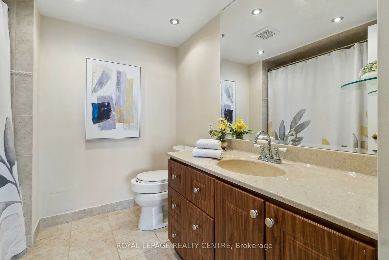 880, Dundas, Erindale, Mississauga