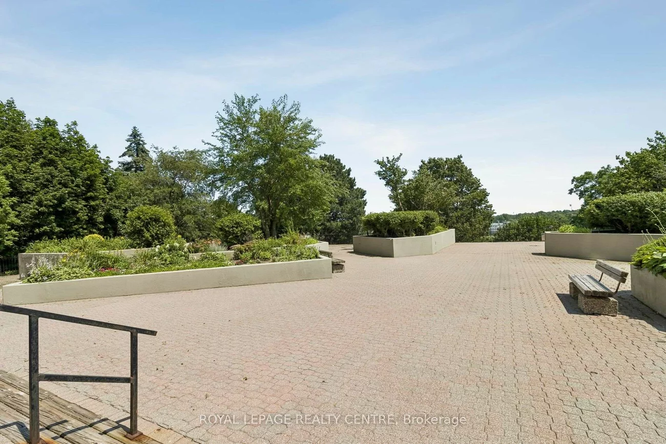 880, Dundas, Erindale, Mississauga