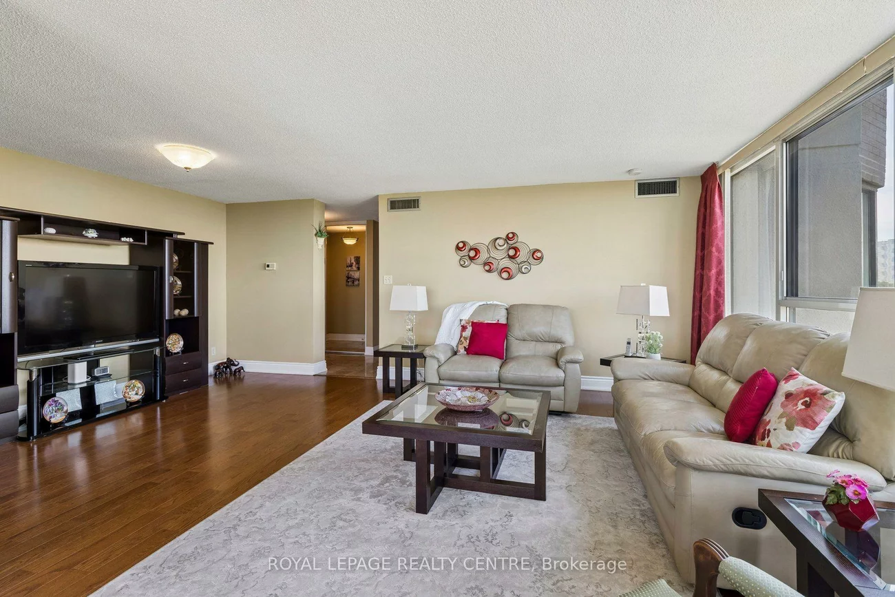 880, Dundas, Erindale, Mississauga
