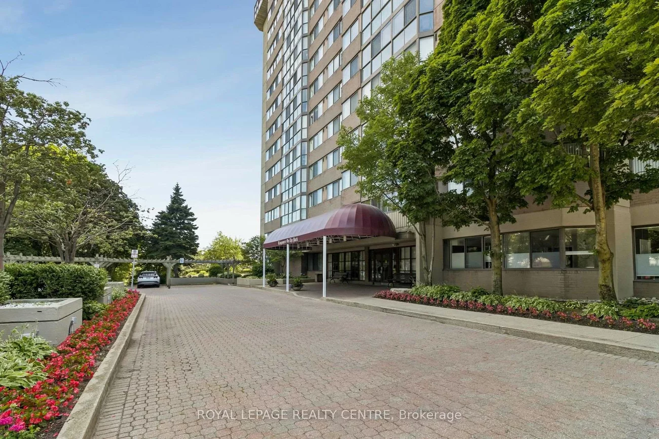 880, Dundas, Erindale, Mississauga