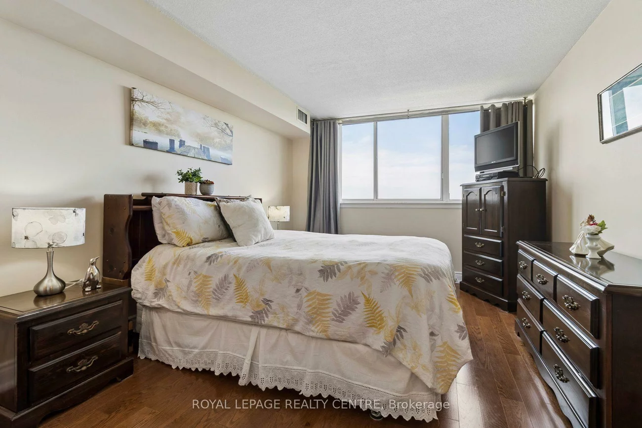 880, Dundas, Erindale, Mississauga