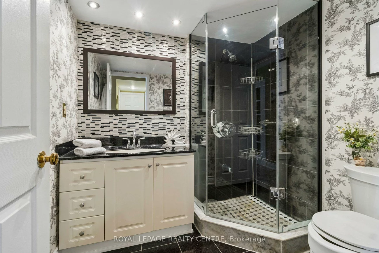 880, Dundas, Erindale, Mississauga