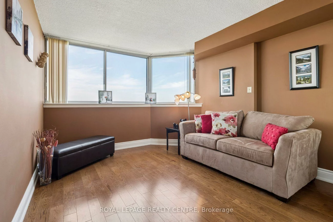 880, Dundas, Erindale, Mississauga