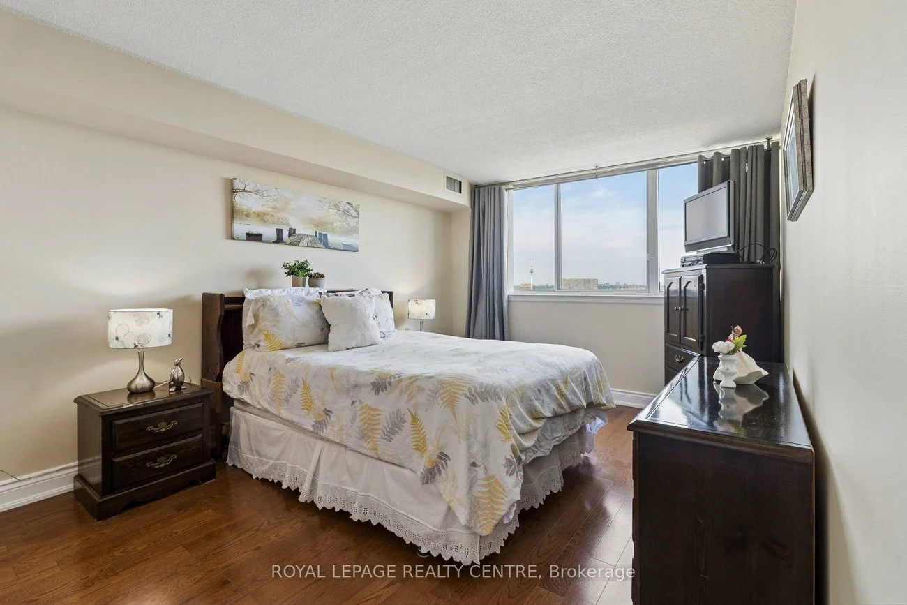 880, Dundas, Erindale, Mississauga