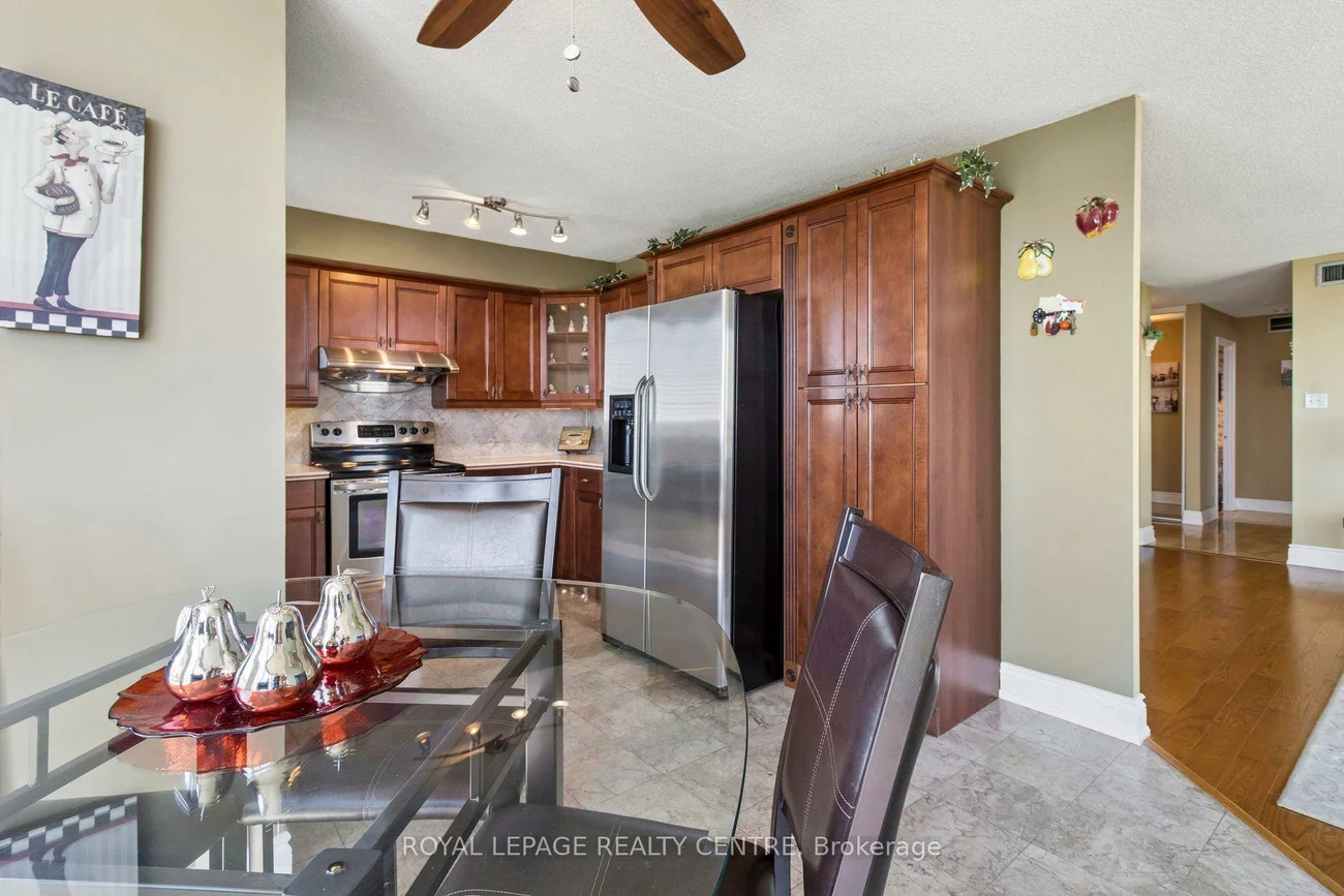 880, Dundas, Erindale, Mississauga