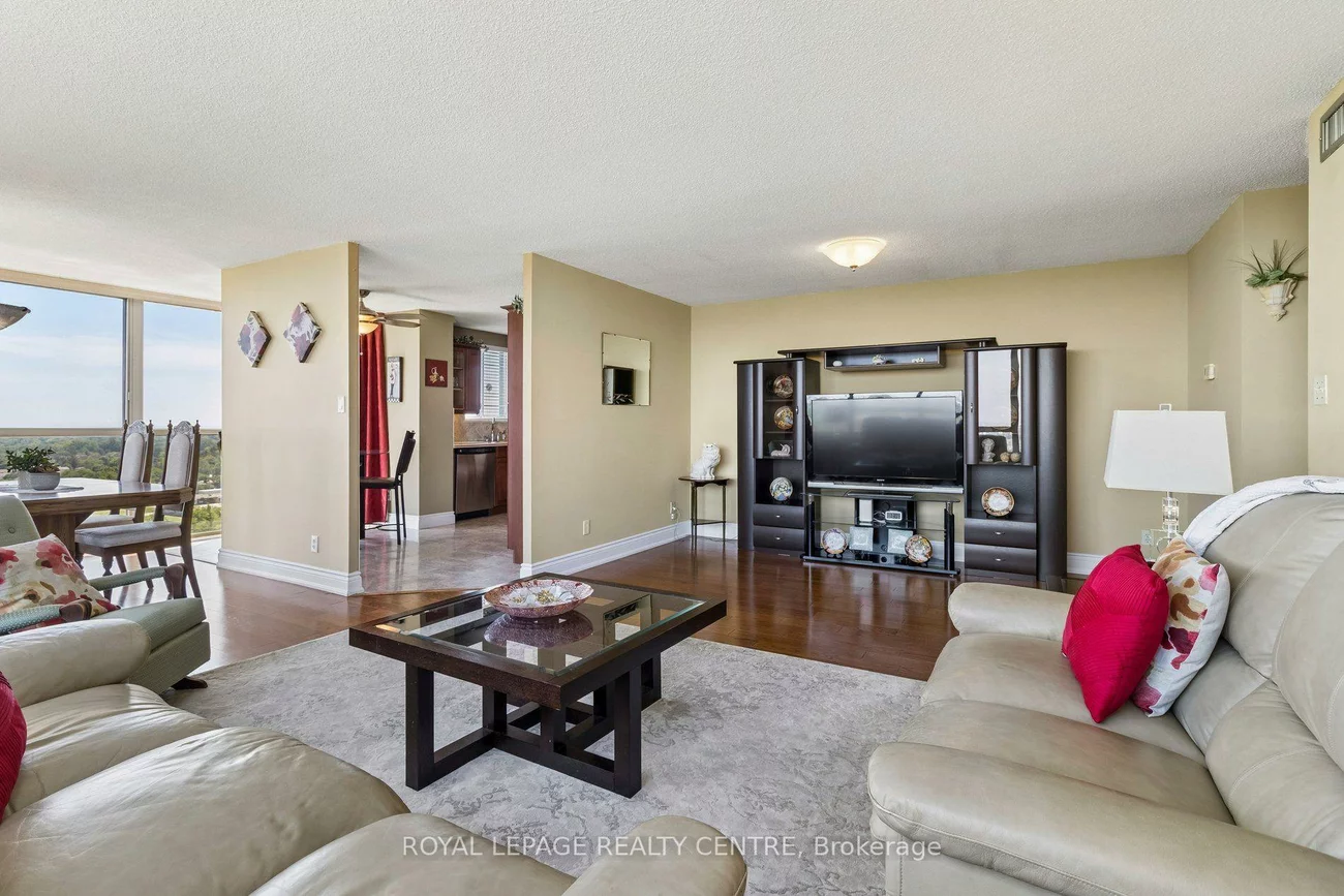 880, Dundas, Erindale, Mississauga