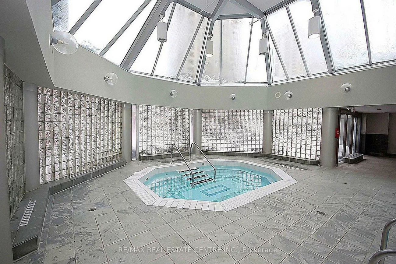 335, Webb, City Centre, Mississauga