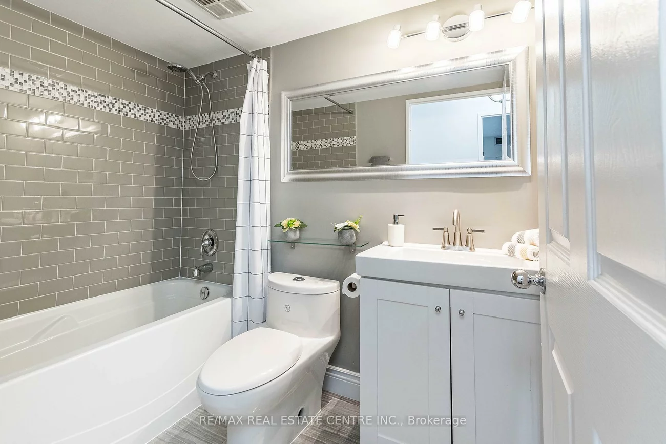 335, Webb, City Centre, Mississauga