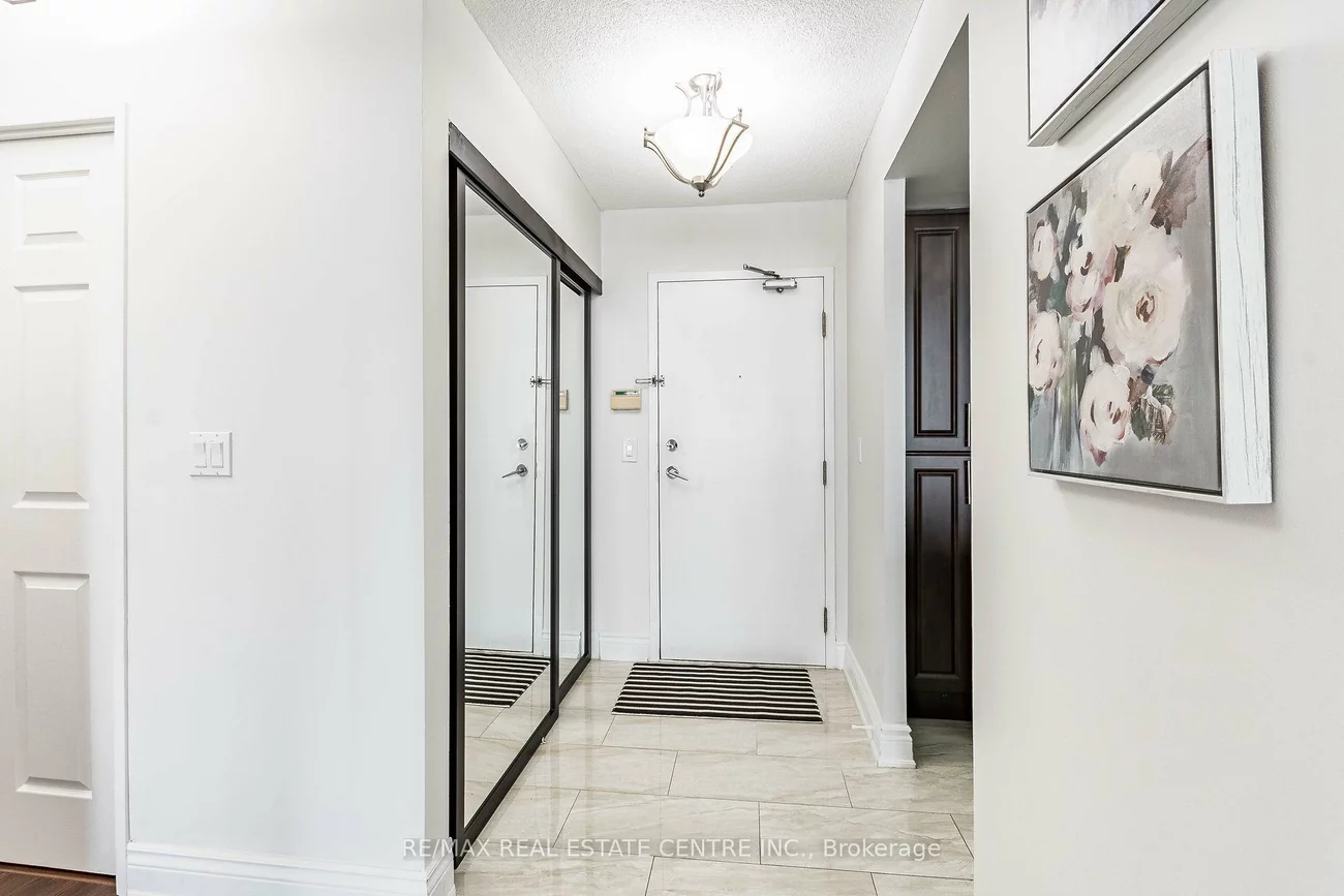 335, Webb, City Centre, Mississauga