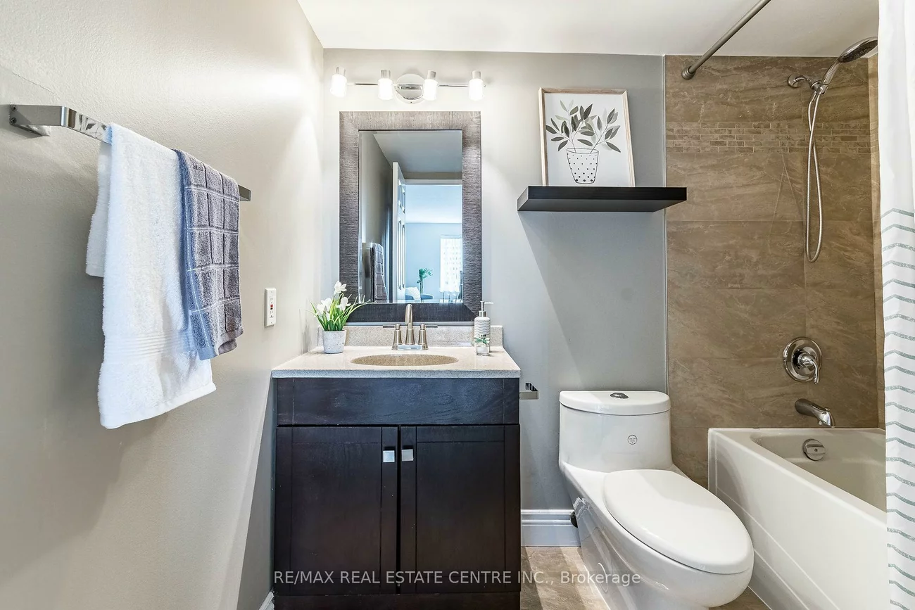 335, Webb, City Centre, Mississauga