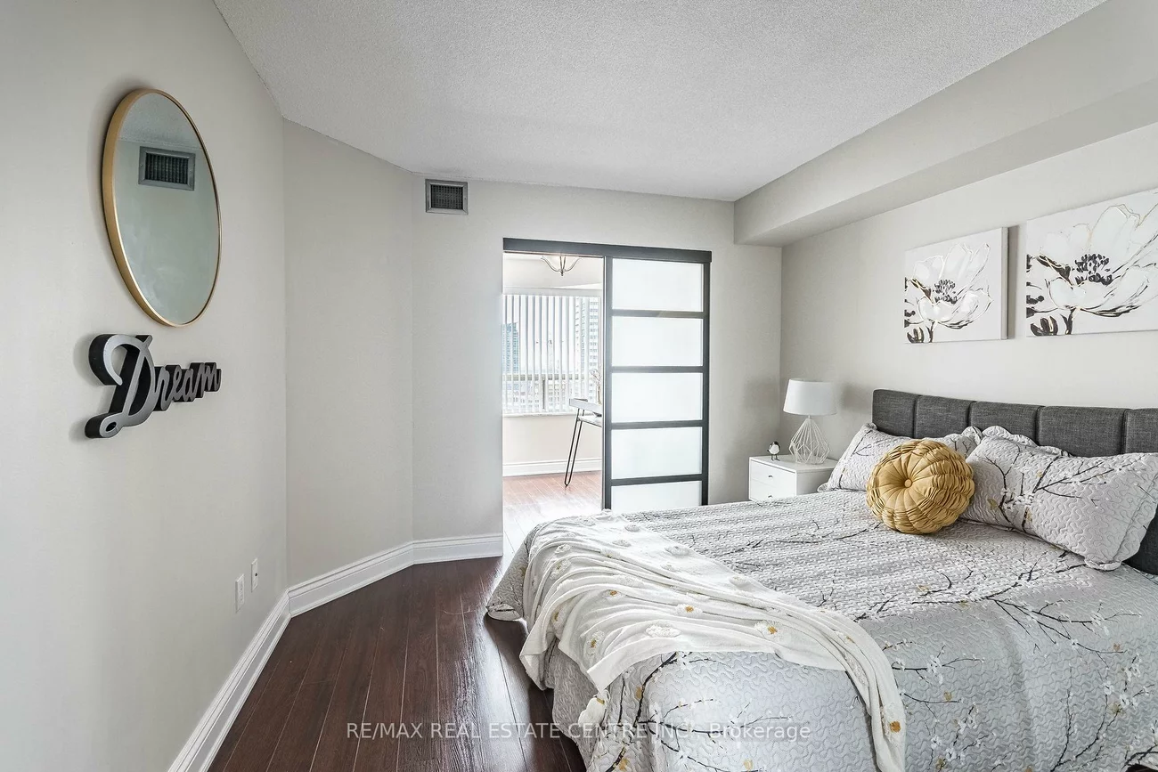 335, Webb, City Centre, Mississauga