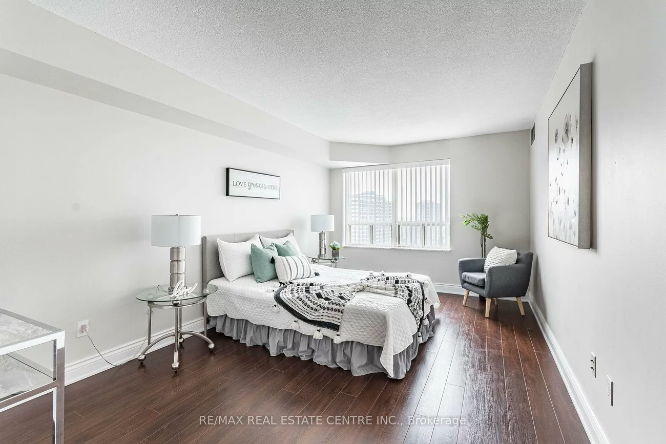 335, Webb, City Centre, Mississauga