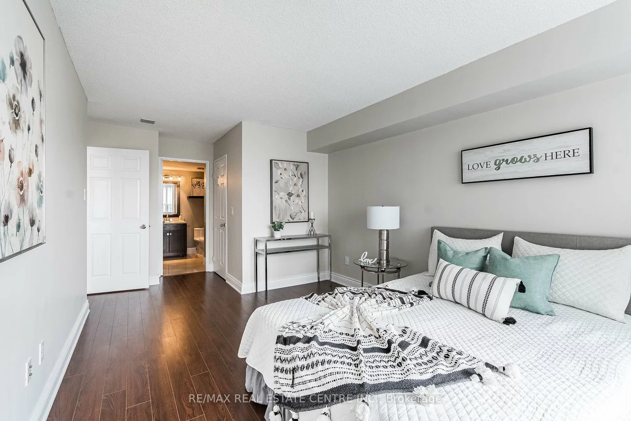 335, Webb, City Centre, Mississauga