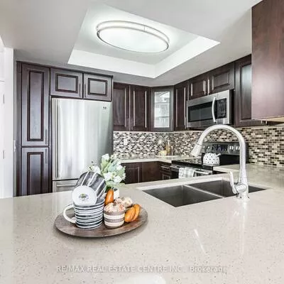 335, Webb, City Centre, Mississauga