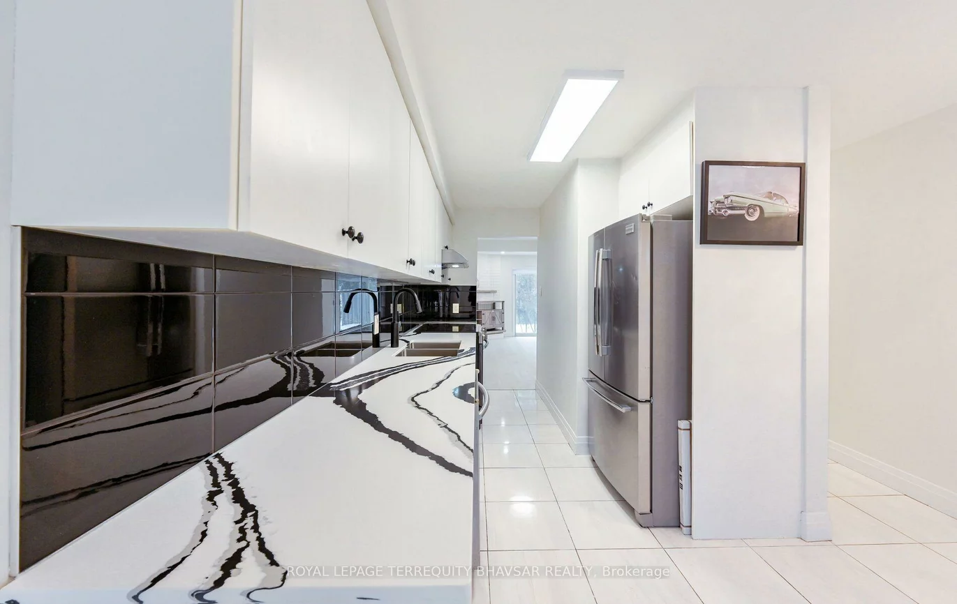 5020, Delaware, Hurontario, Mississauga