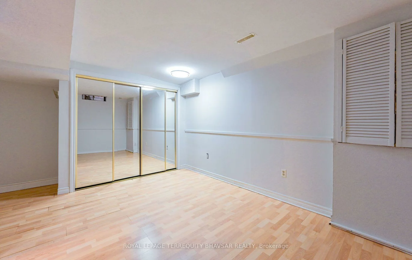 5020, Delaware, Hurontario, Mississauga
