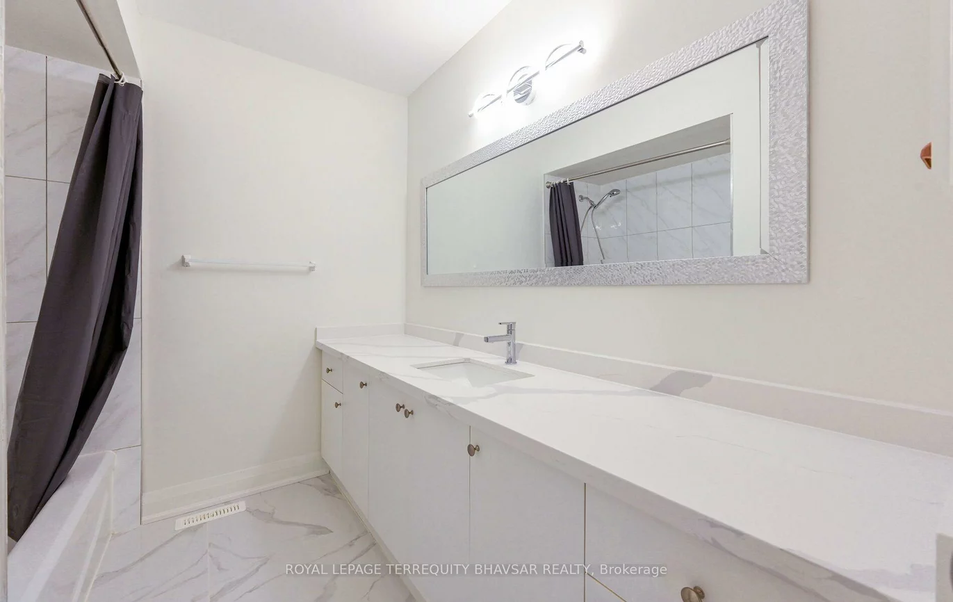 5020, Delaware, Hurontario, Mississauga