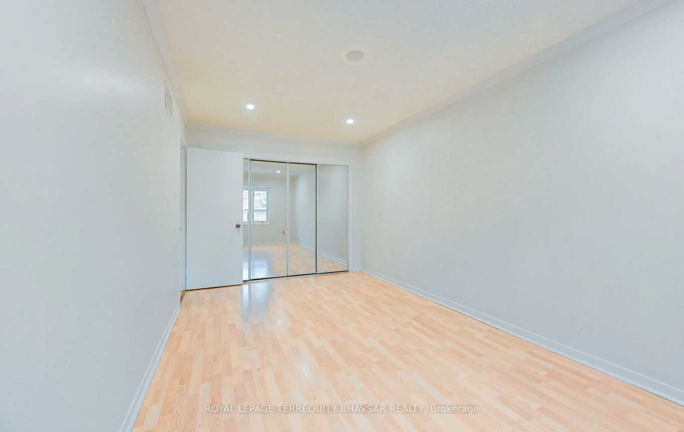 5020, Delaware, Hurontario, Mississauga
