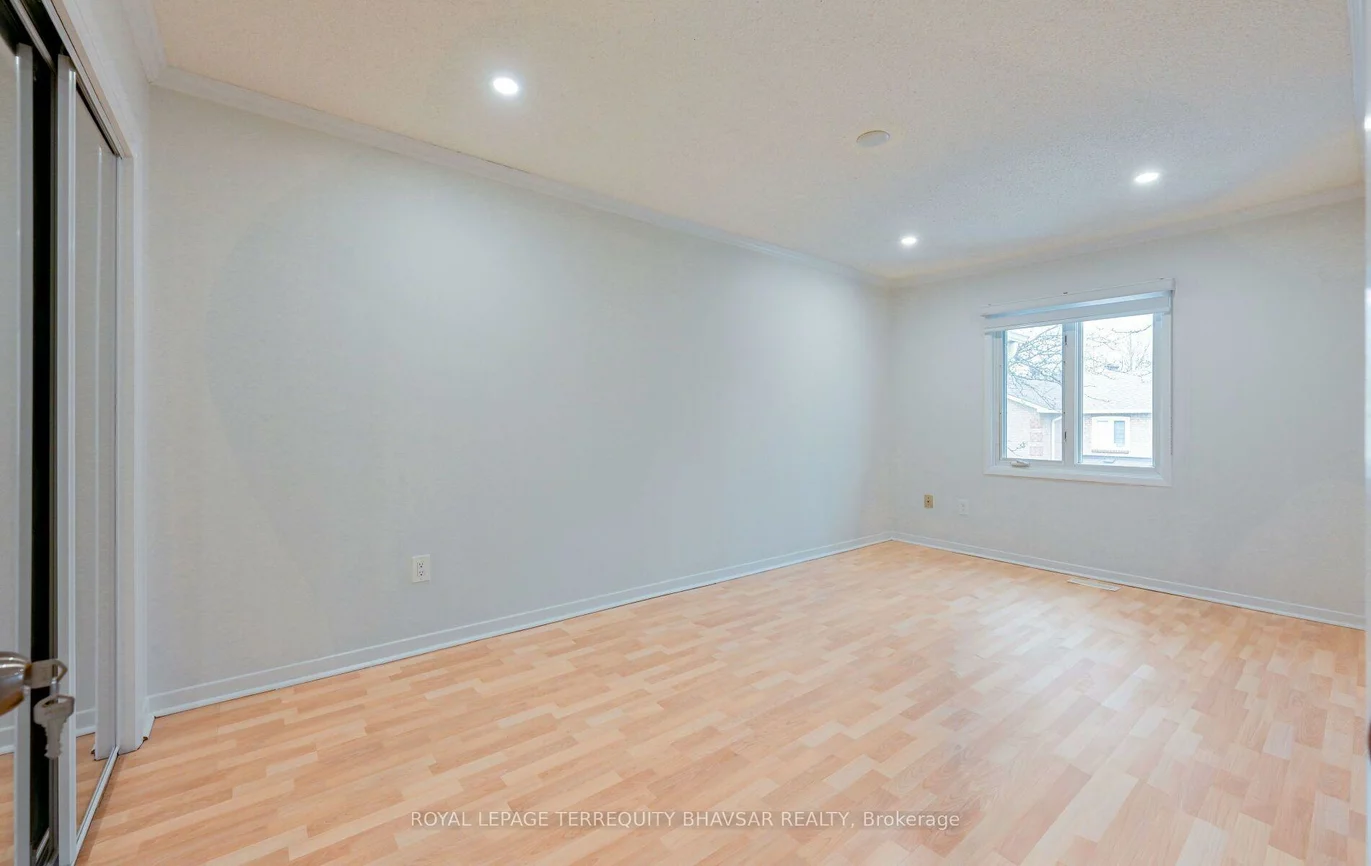 5020, Delaware, Hurontario, Mississauga