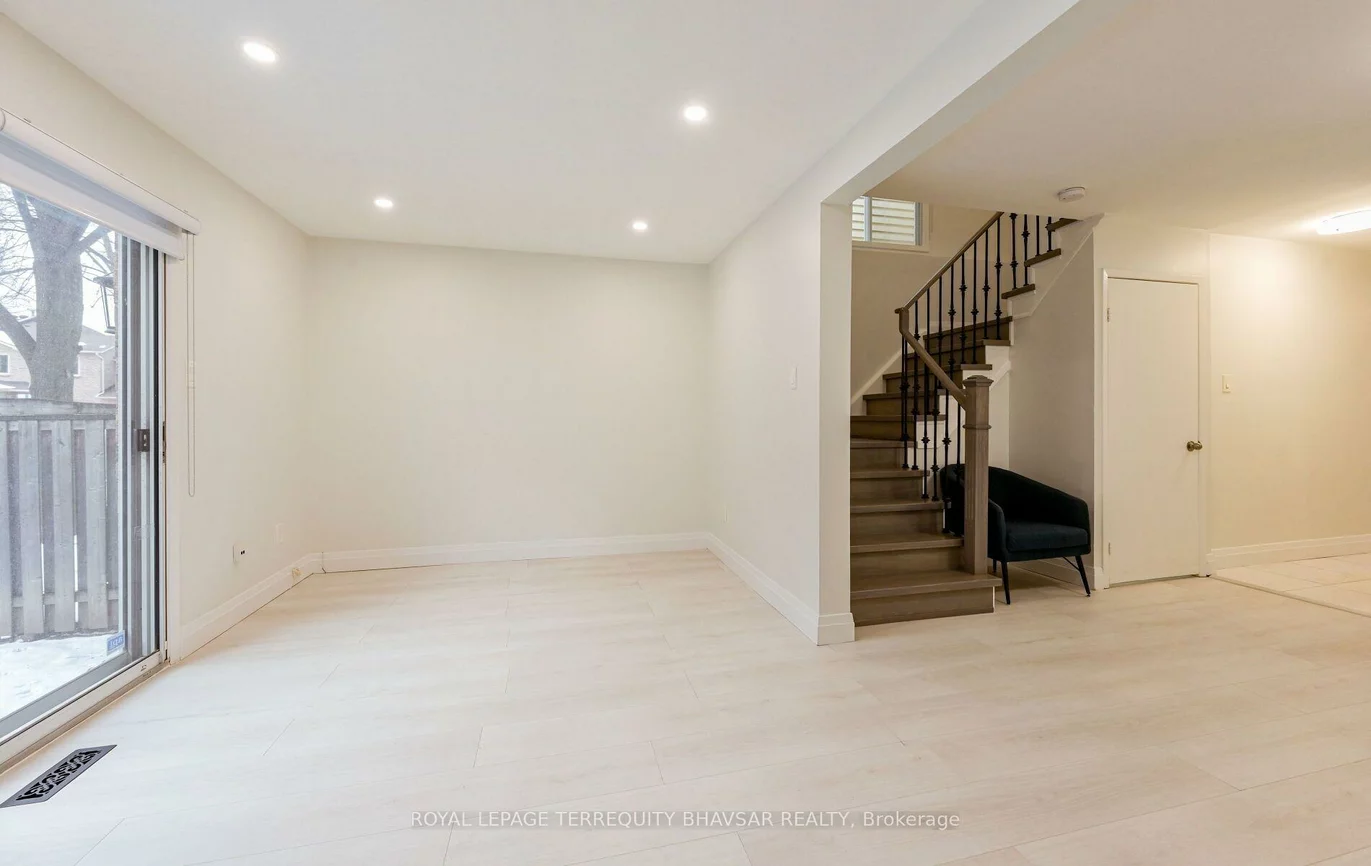 5020, Delaware, Hurontario, Mississauga