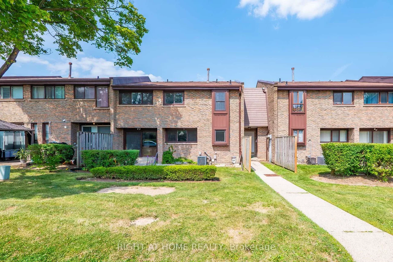 2605, Woodchester, Sheridan, Mississauga