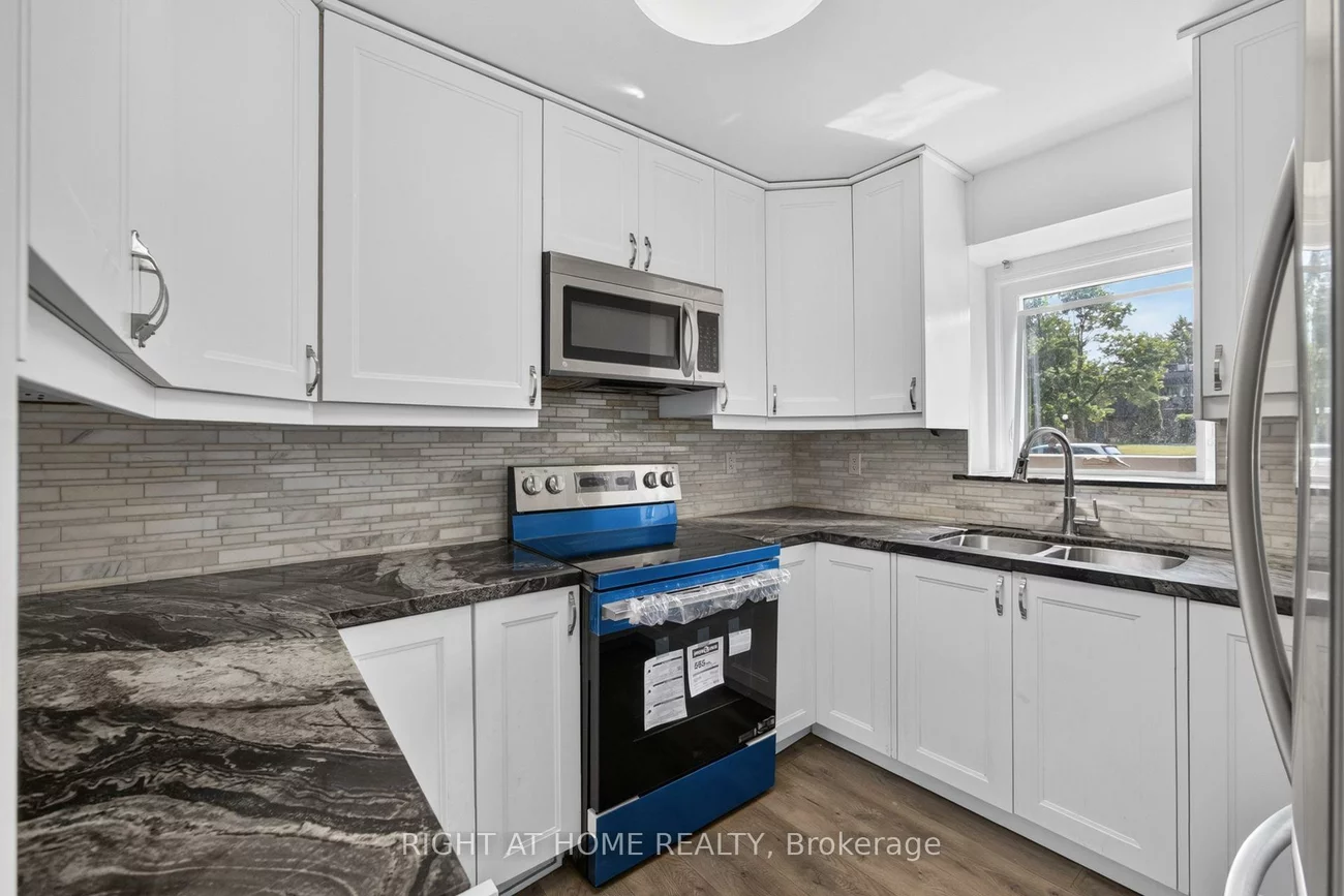 2605, Woodchester, Sheridan, Mississauga