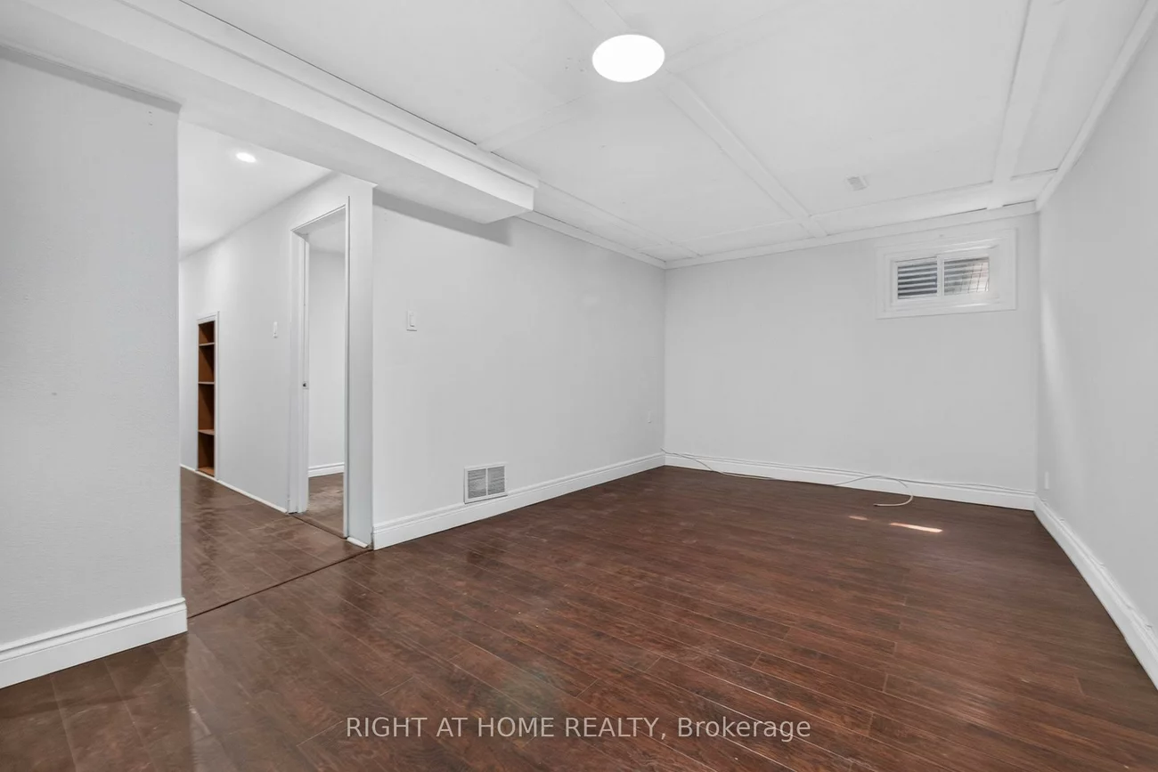 2605, Woodchester, Sheridan, Mississauga