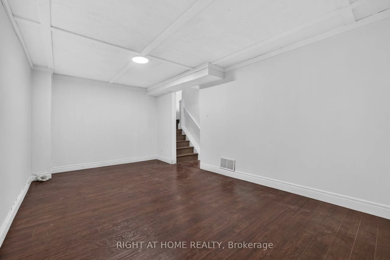 2605, Woodchester, Sheridan, Mississauga