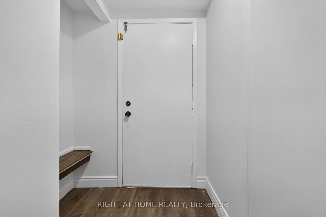 2605, Woodchester, Sheridan, Mississauga