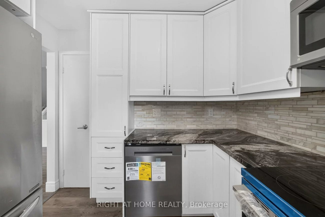 2605, Woodchester, Sheridan, Mississauga