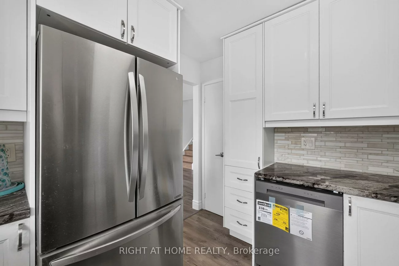 2605, Woodchester, Sheridan, Mississauga