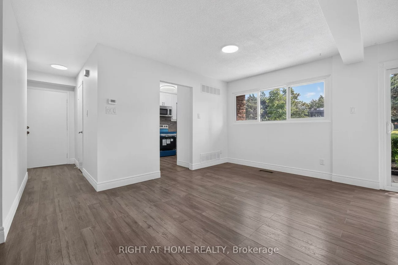 2605, Woodchester, Sheridan, Mississauga