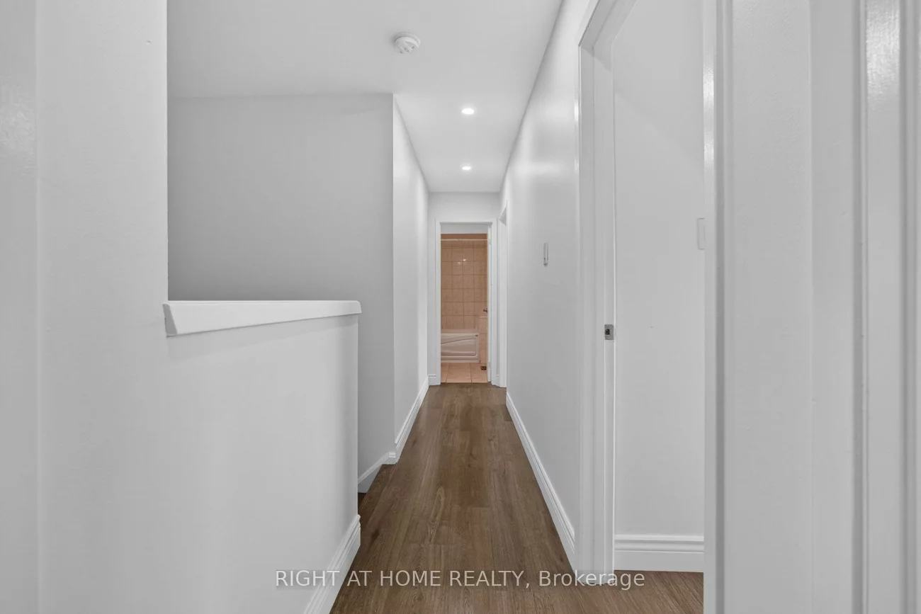2605, Woodchester, Sheridan, Mississauga