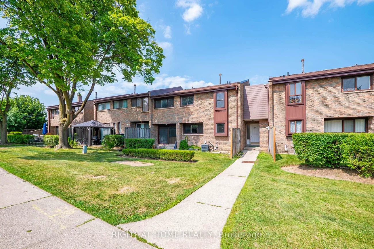 2605, Woodchester, Sheridan, Mississauga