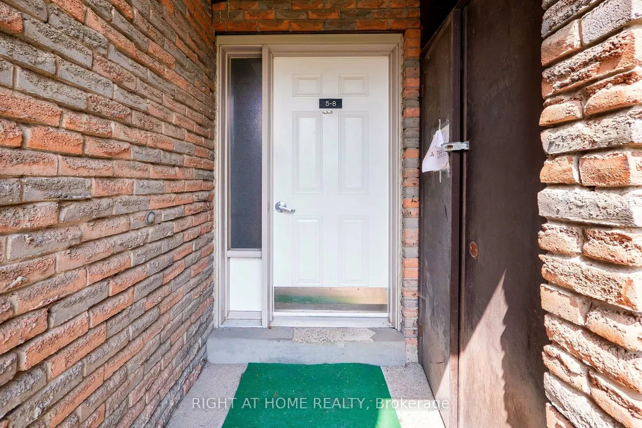 2605, Woodchester, Sheridan, Mississauga