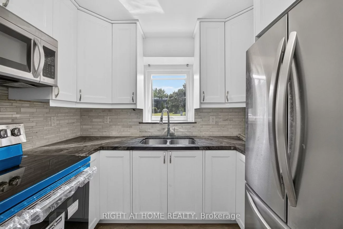 2605, Woodchester, Sheridan, Mississauga