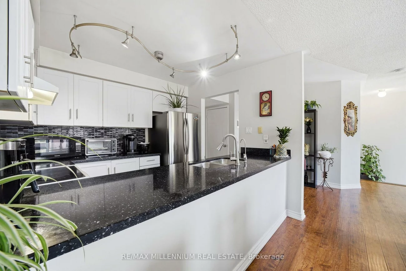 115, Bristol, Hurontario, Mississauga