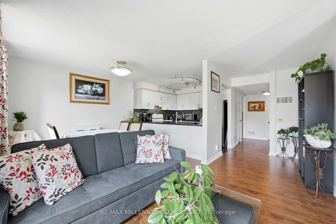 115, Bristol, Hurontario, Mississauga