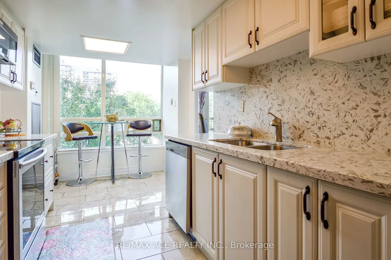 75, King, Cooksville, Mississauga