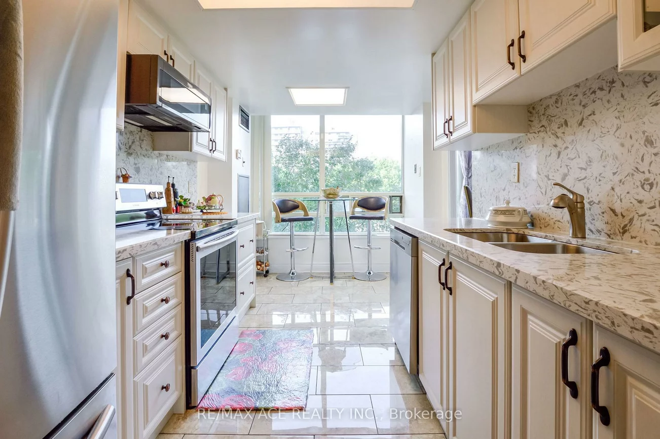 75, King, Cooksville, Mississauga