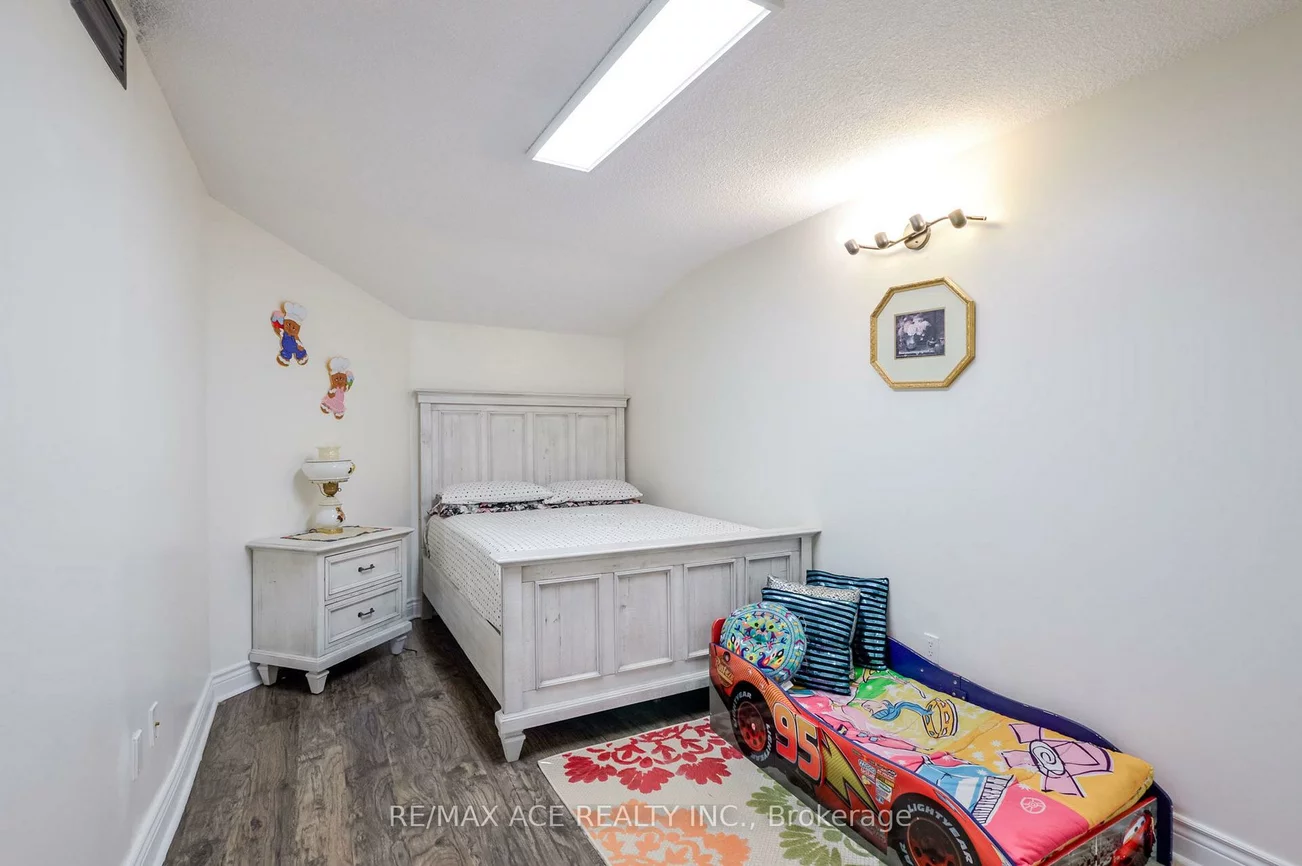 75, King, Cooksville, Mississauga