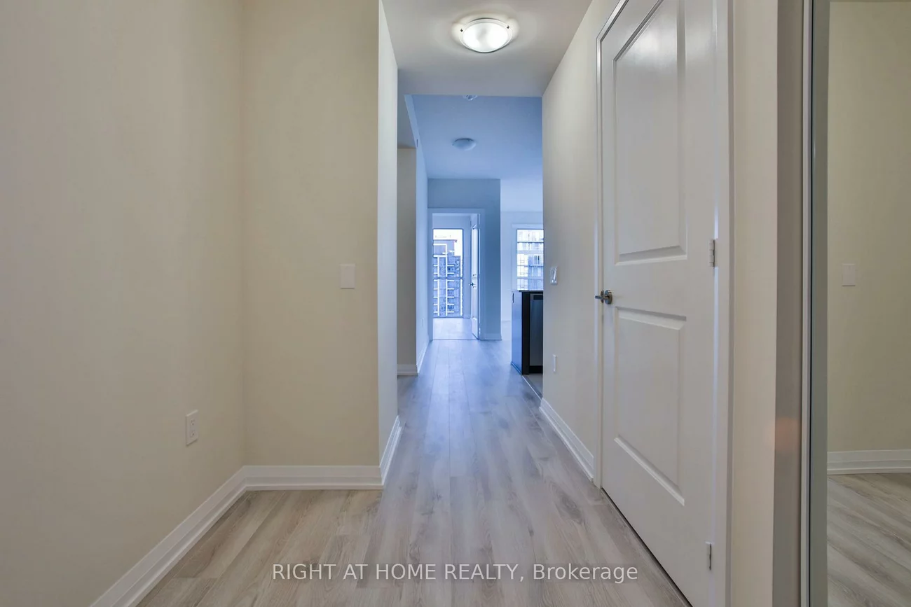 35, WATERGARDEN, Hurontario, Mississauga