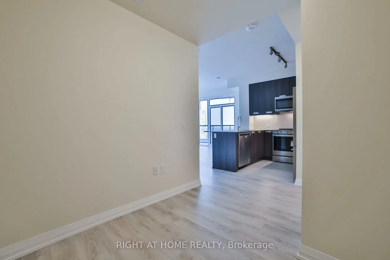 35, WATERGARDEN, Hurontario, Mississauga
