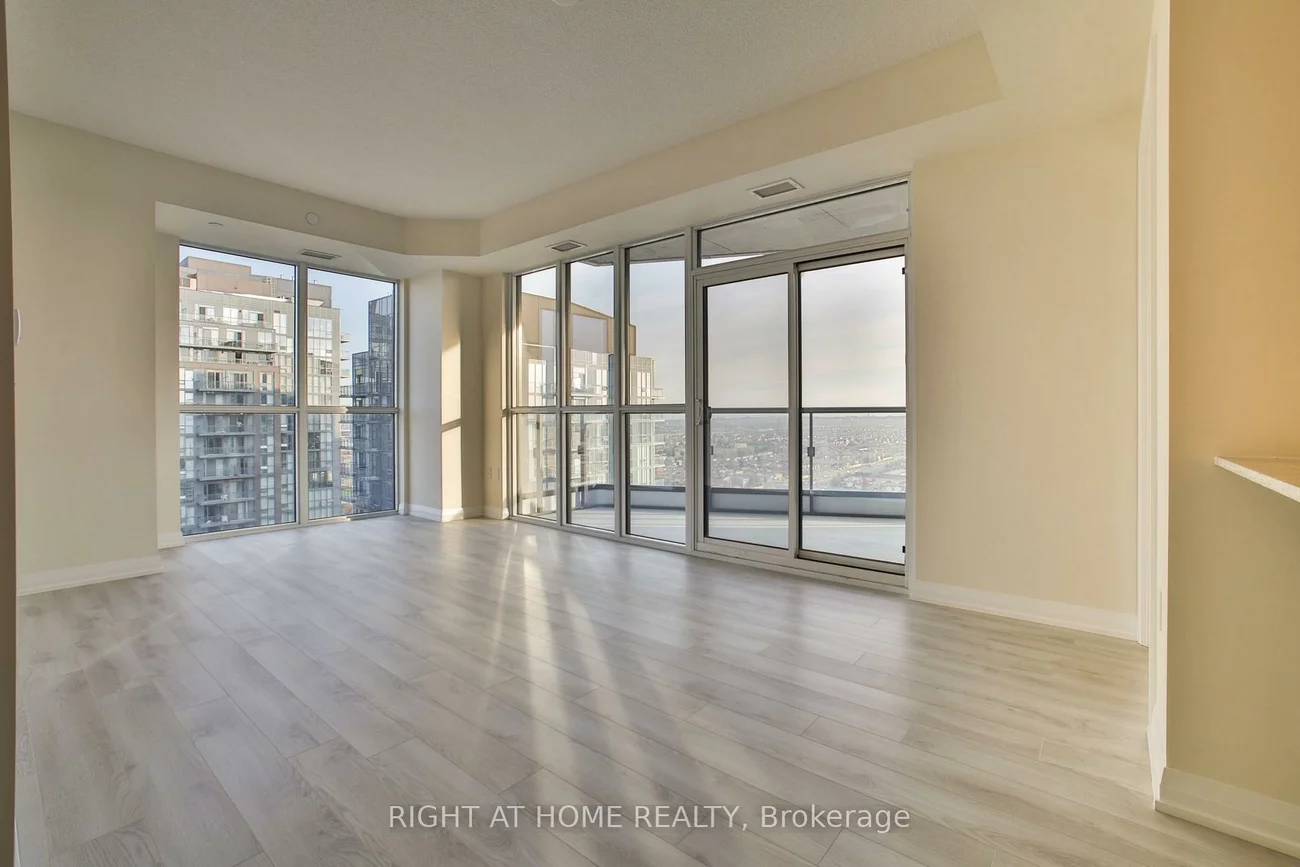 35, WATERGARDEN, Hurontario, Mississauga