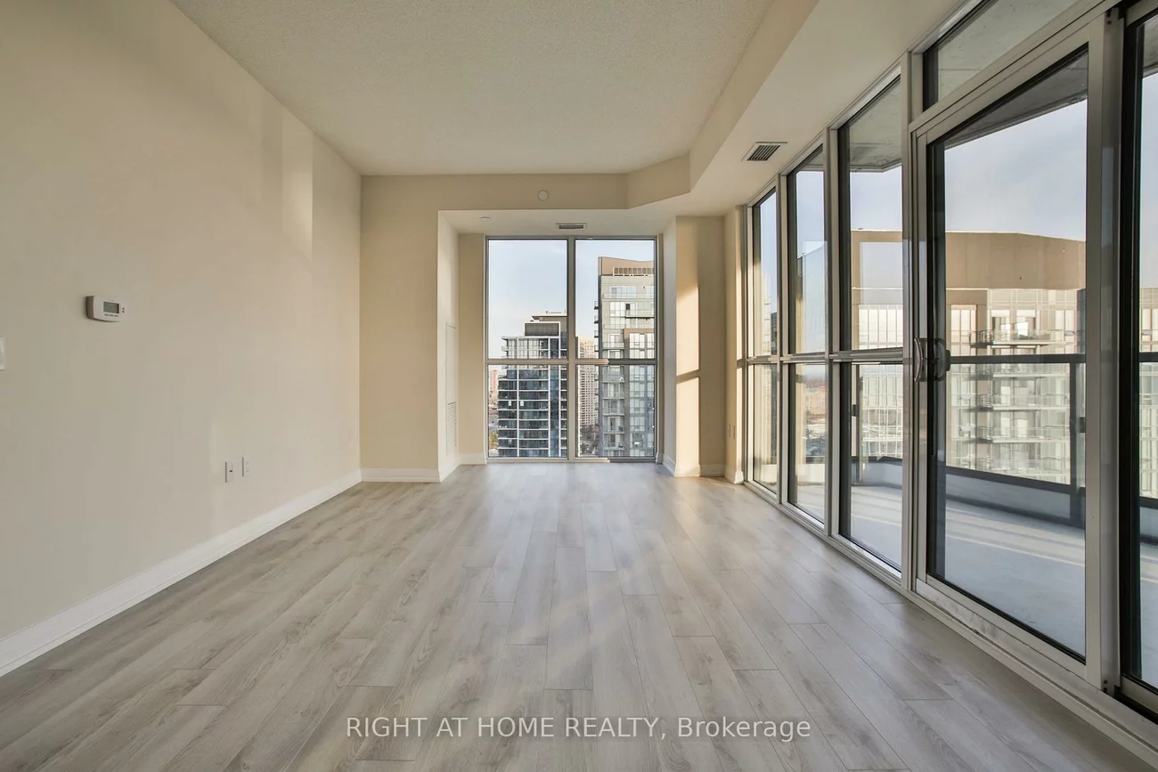 35, WATERGARDEN, Hurontario, Mississauga