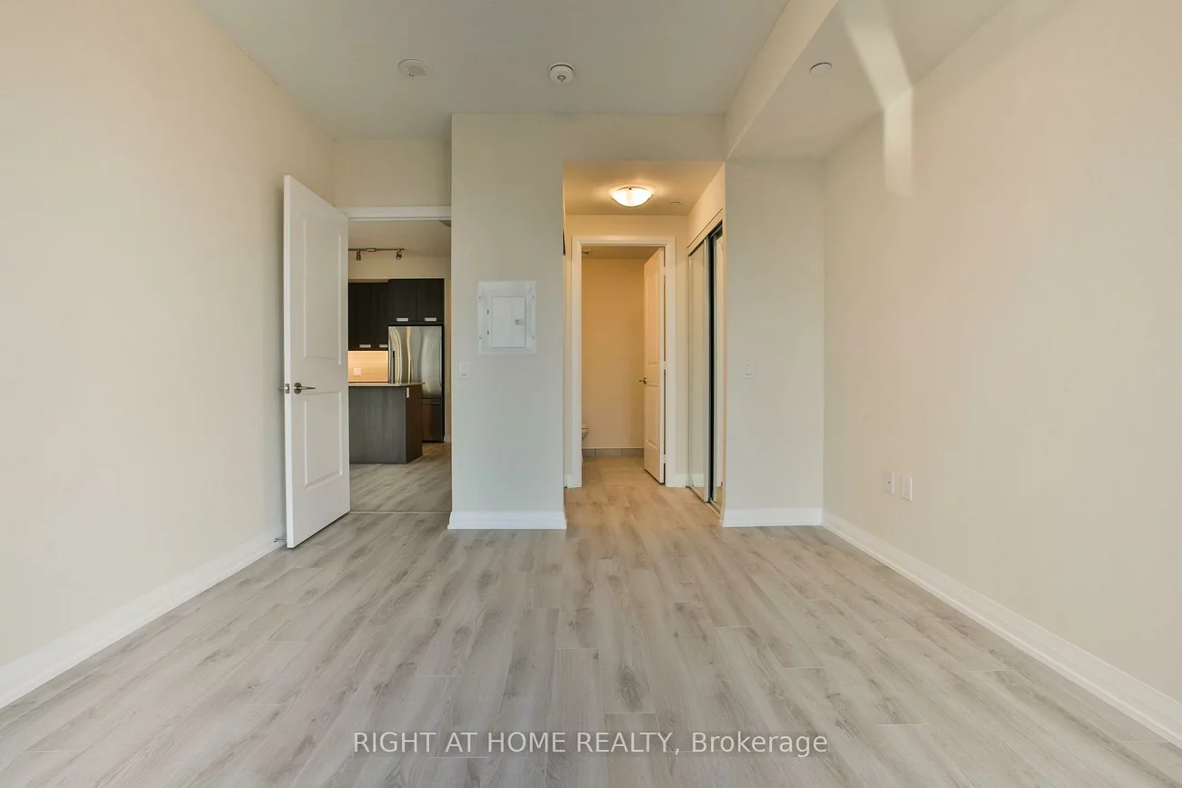 35, WATERGARDEN, Hurontario, Mississauga